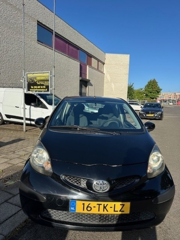 TOYOTA AYGO Hatchback 3 drs