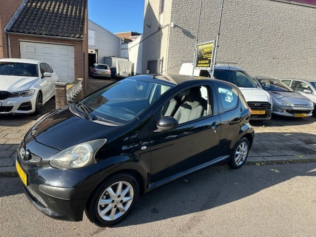 TOYOTA AYGO Hatchback 3 drs