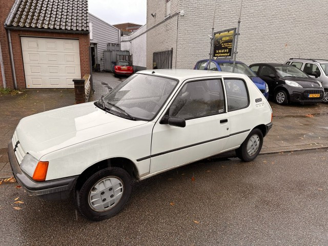 PEUGEOT 205 Hatchback 3 drs