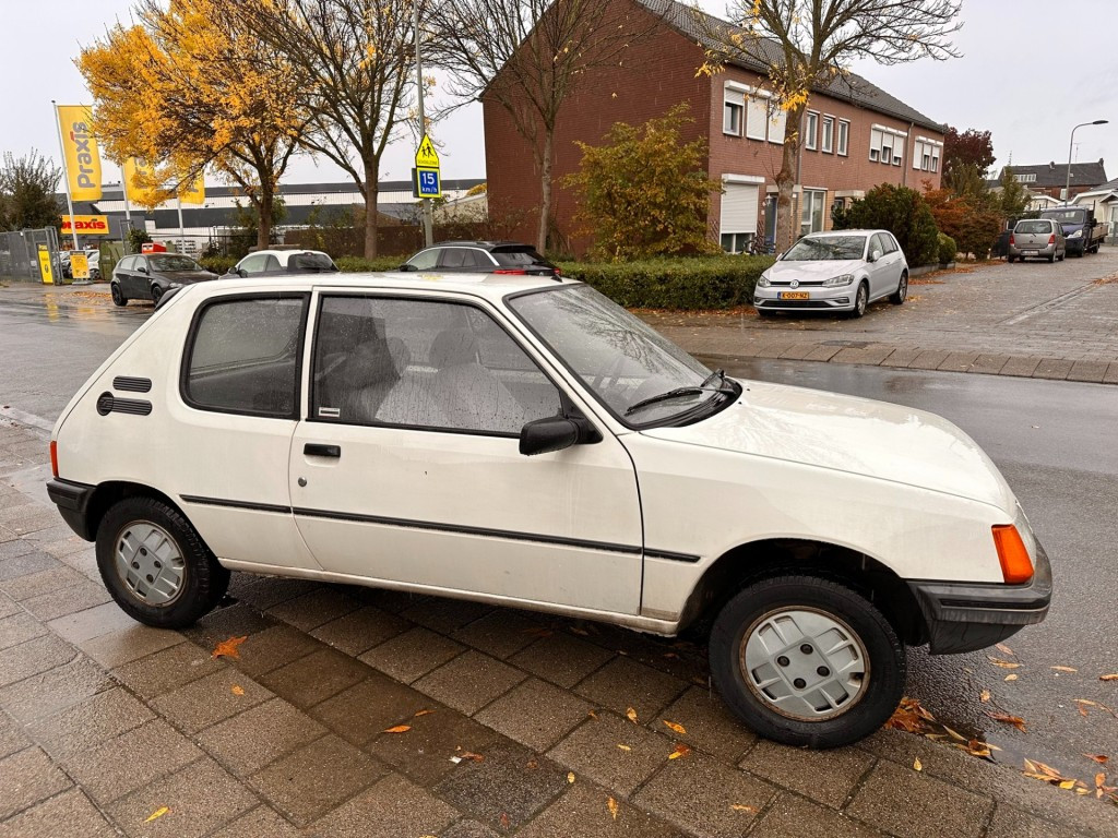 PEUGEOT 205 Hatchback 3 drs