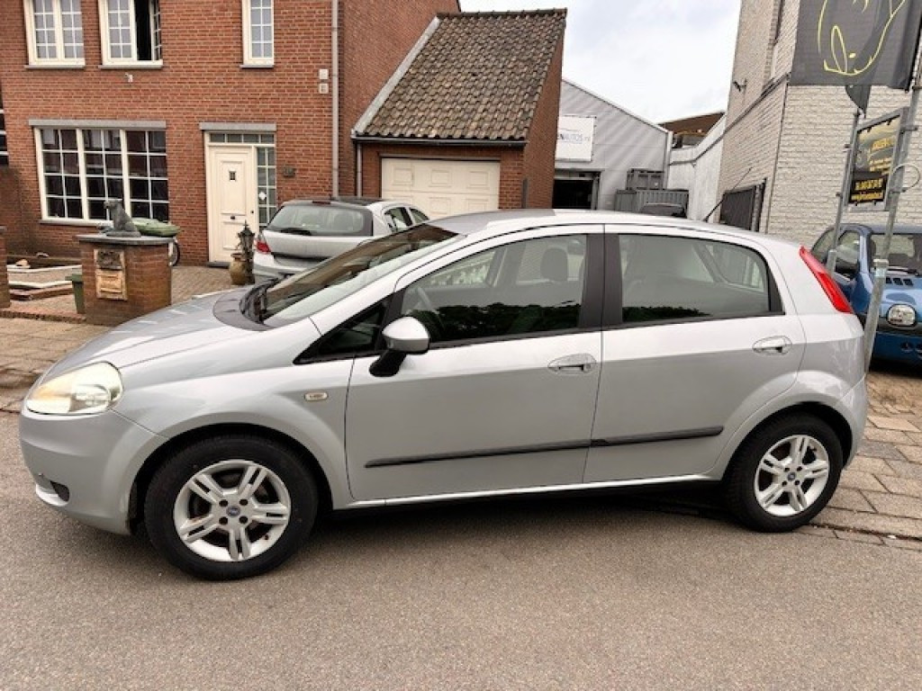 FIAT PUNTO Coupe 4 drs