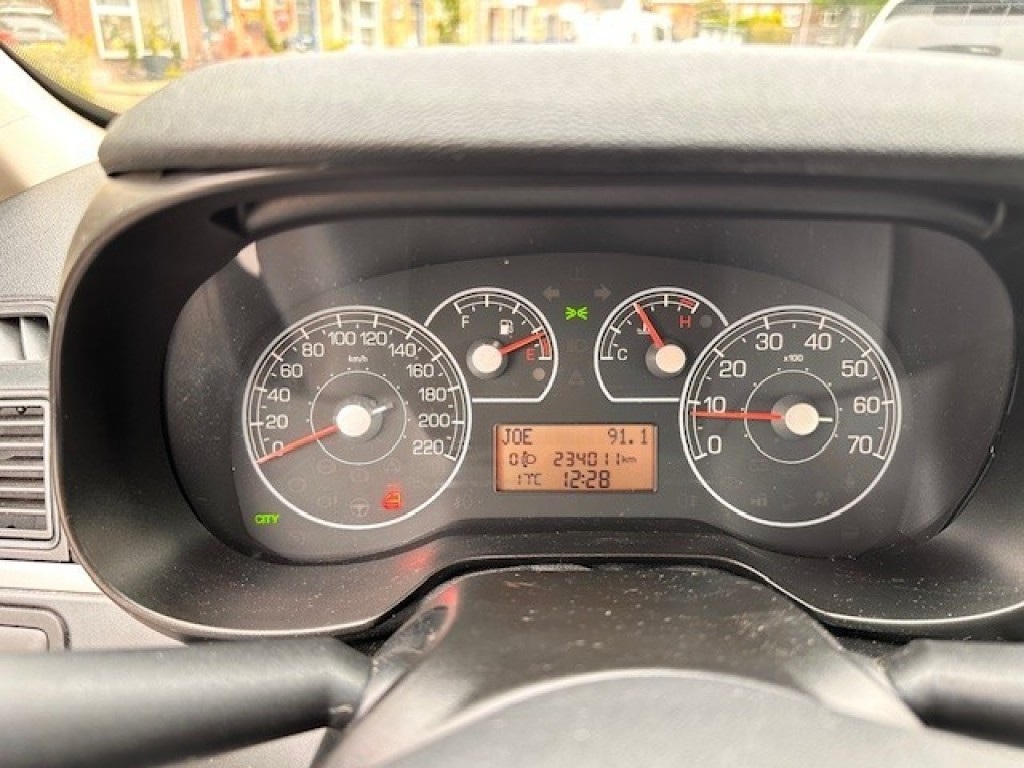FIAT PUNTO Coupe 4 drs